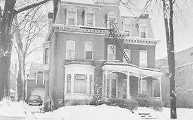 Spacious Second Empire Suite At The Platt Mansion